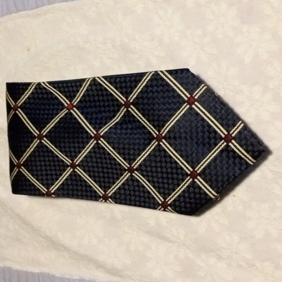 Burberry's London Navy w Diamond Shape Design men's Silk Neck Tie - Picture 1 of 5